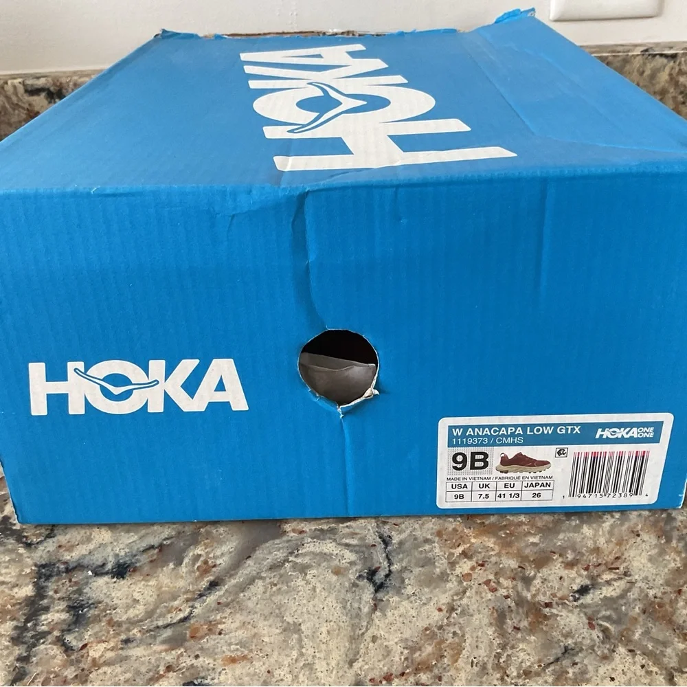 Hoka hiking shoe women 9 gortex